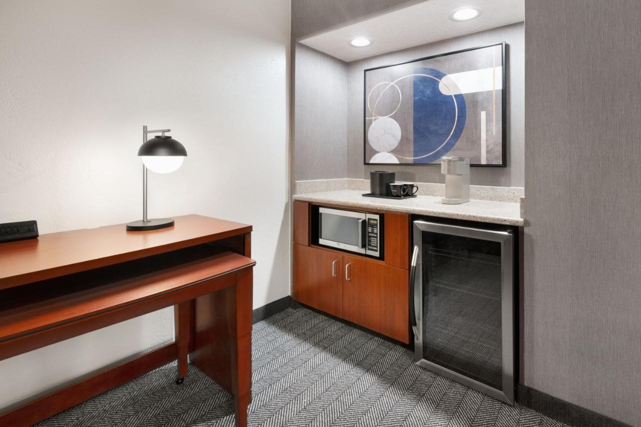 Courtyard By Marriott Memphis Airport Hotel Eksteriør billede